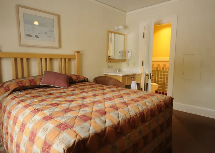 Old Faithful Inn Hotel