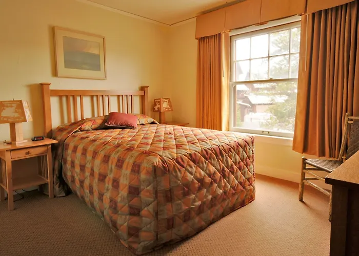 Old Faithful Inn 2*