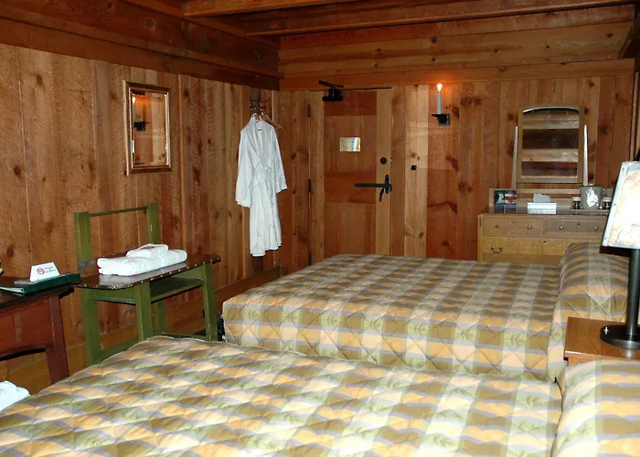 Old Faithful Inn Hotel Old Faithful