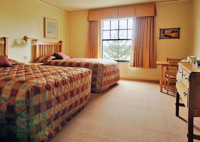 Old Faithful Inn Hotel