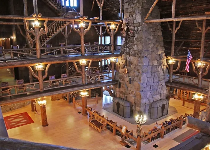 Old Faithful Inn Hotel