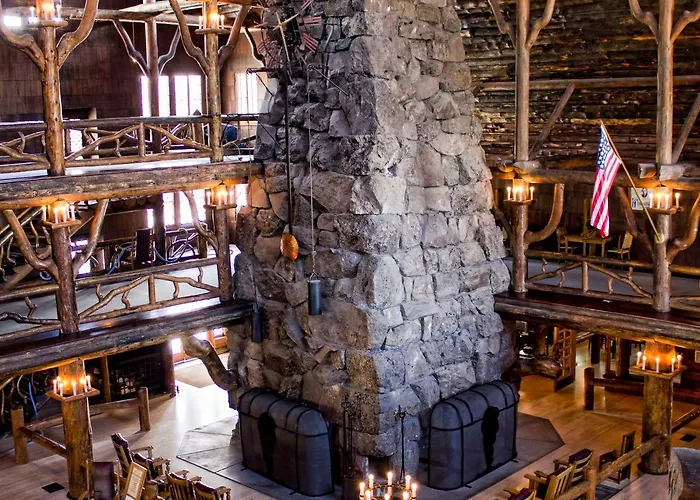 Old Faithful Inn Hotel