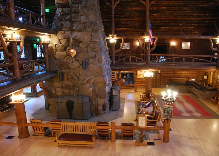 Old Faithful Inn 2*