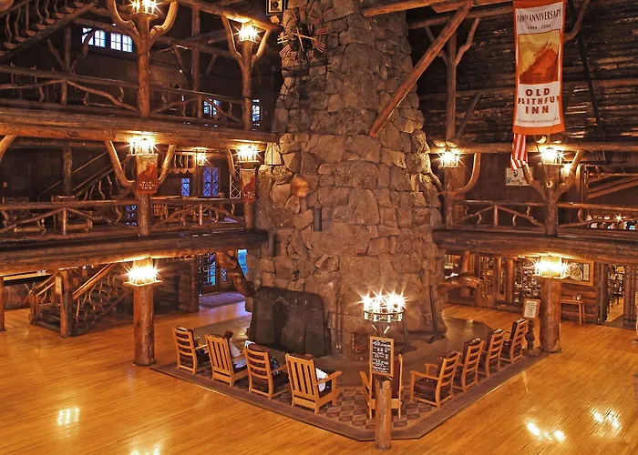 Old Faithful Inn 2*