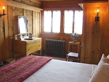 Old Faithful Inn Hotel