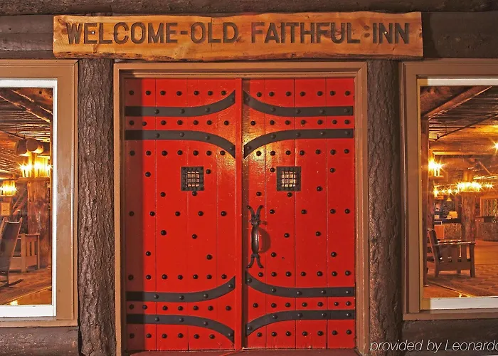 Old Faithful Inn