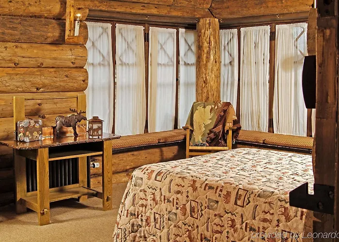 Old Faithful Inn Hotel Old Faithful