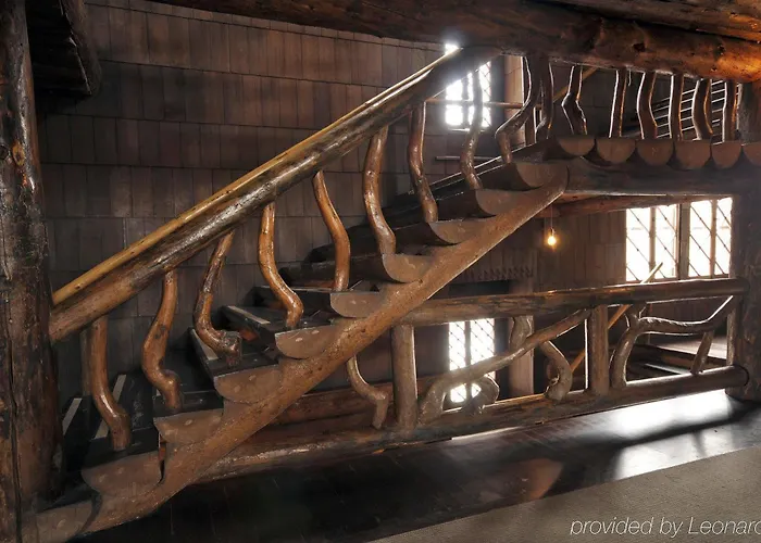 Hotel Old Faithful Inn