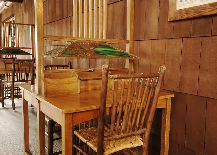 Old Faithful Inn 2*