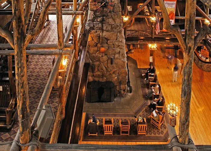 Hotel Old Faithful Inn