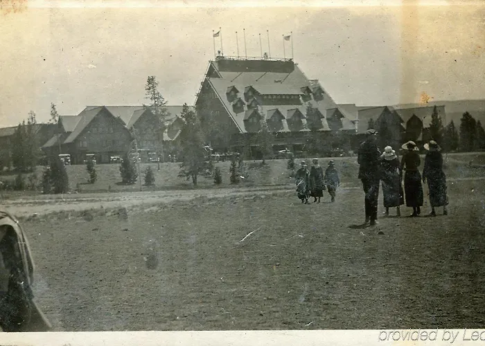 Old Faithful Inn 2*