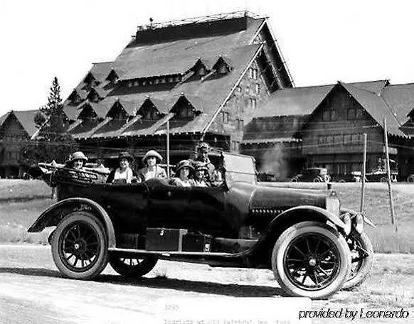 Hotel Old Faithful Inn