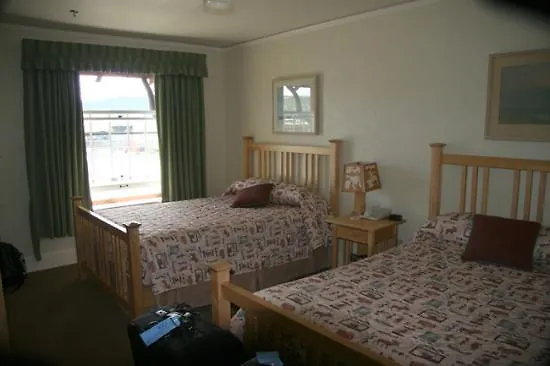 Old Faithful Inn 2*